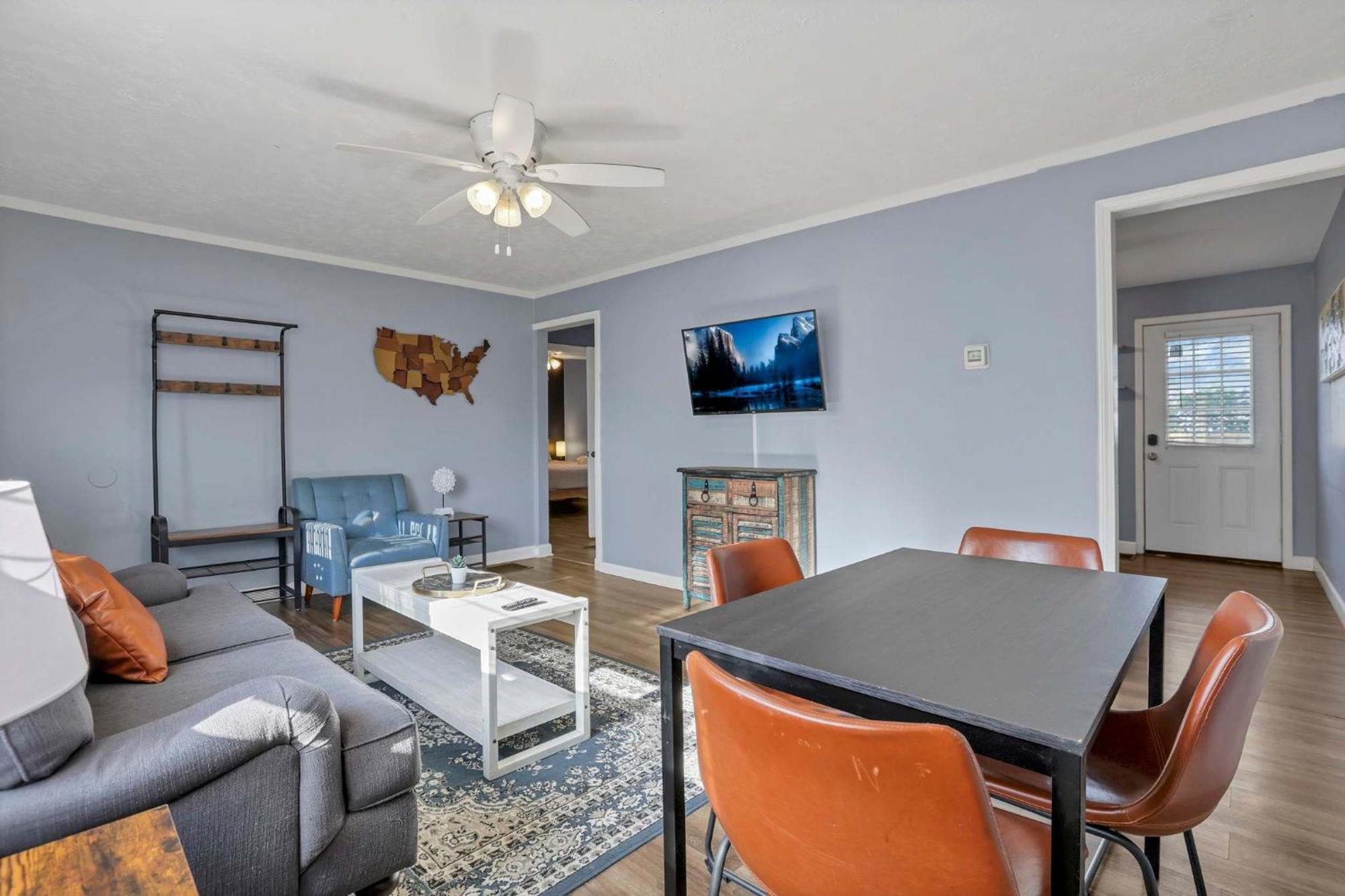 Housepitality - The Sunset House * Columbus